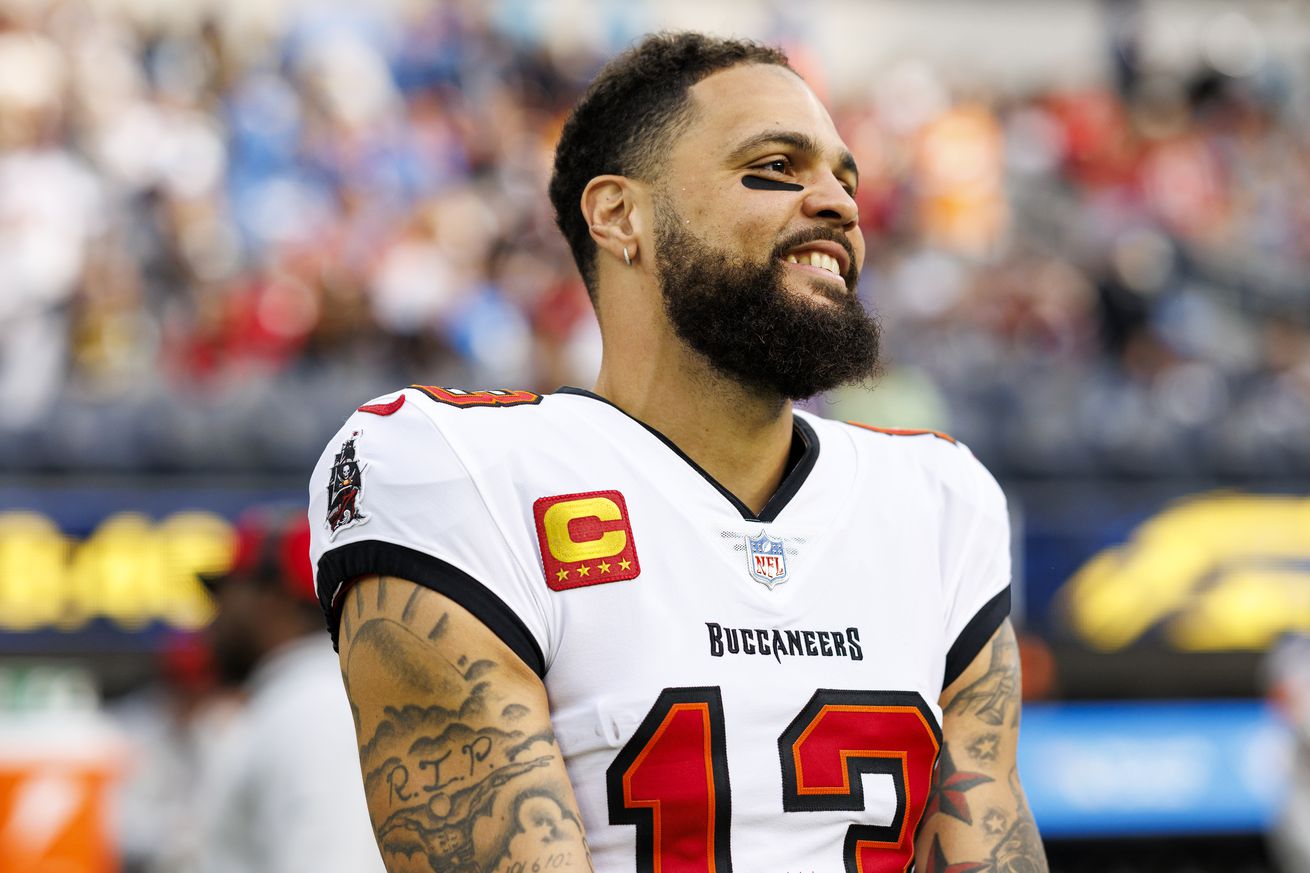 Tampa Bay Buccaneers v Los Angeles Chargers