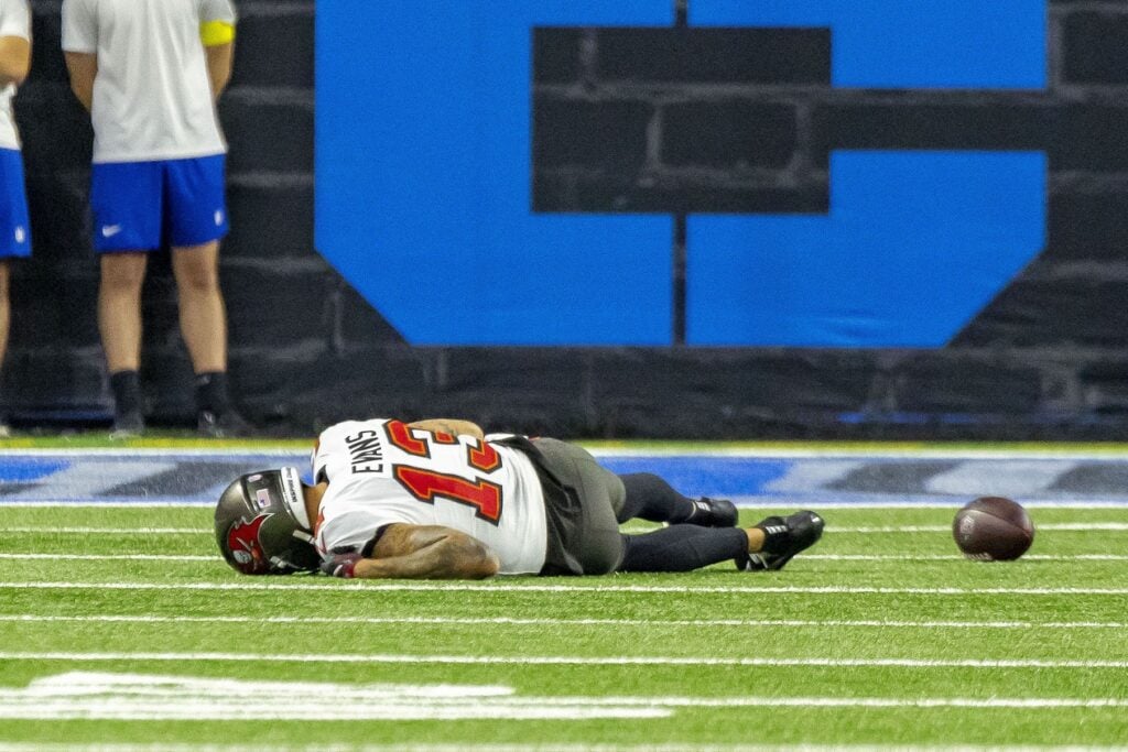 buccaneers mike evans injury